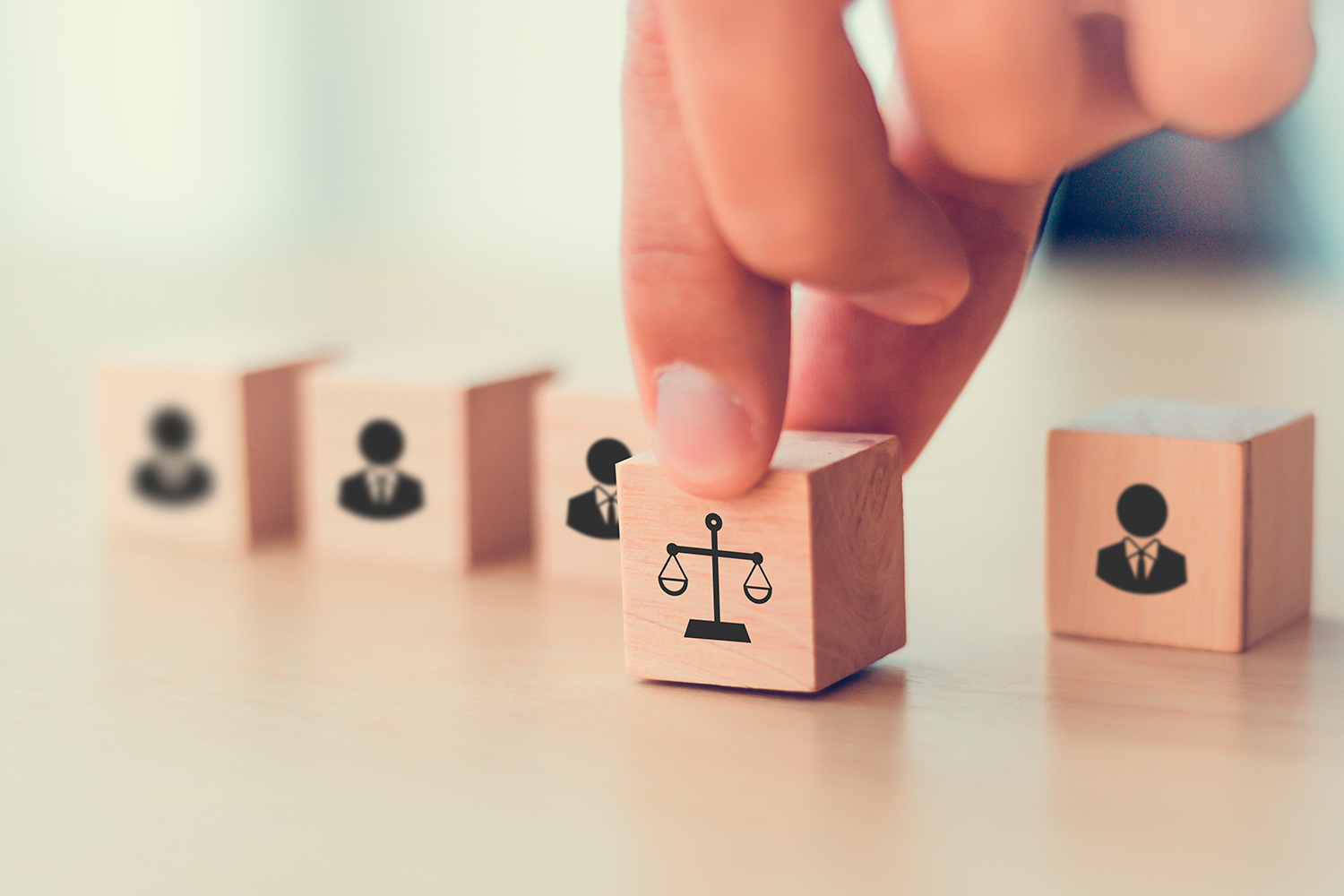 Des r&eacute;formes du droit du travail entreront en vigueur plus tard que pr&eacute;vu
