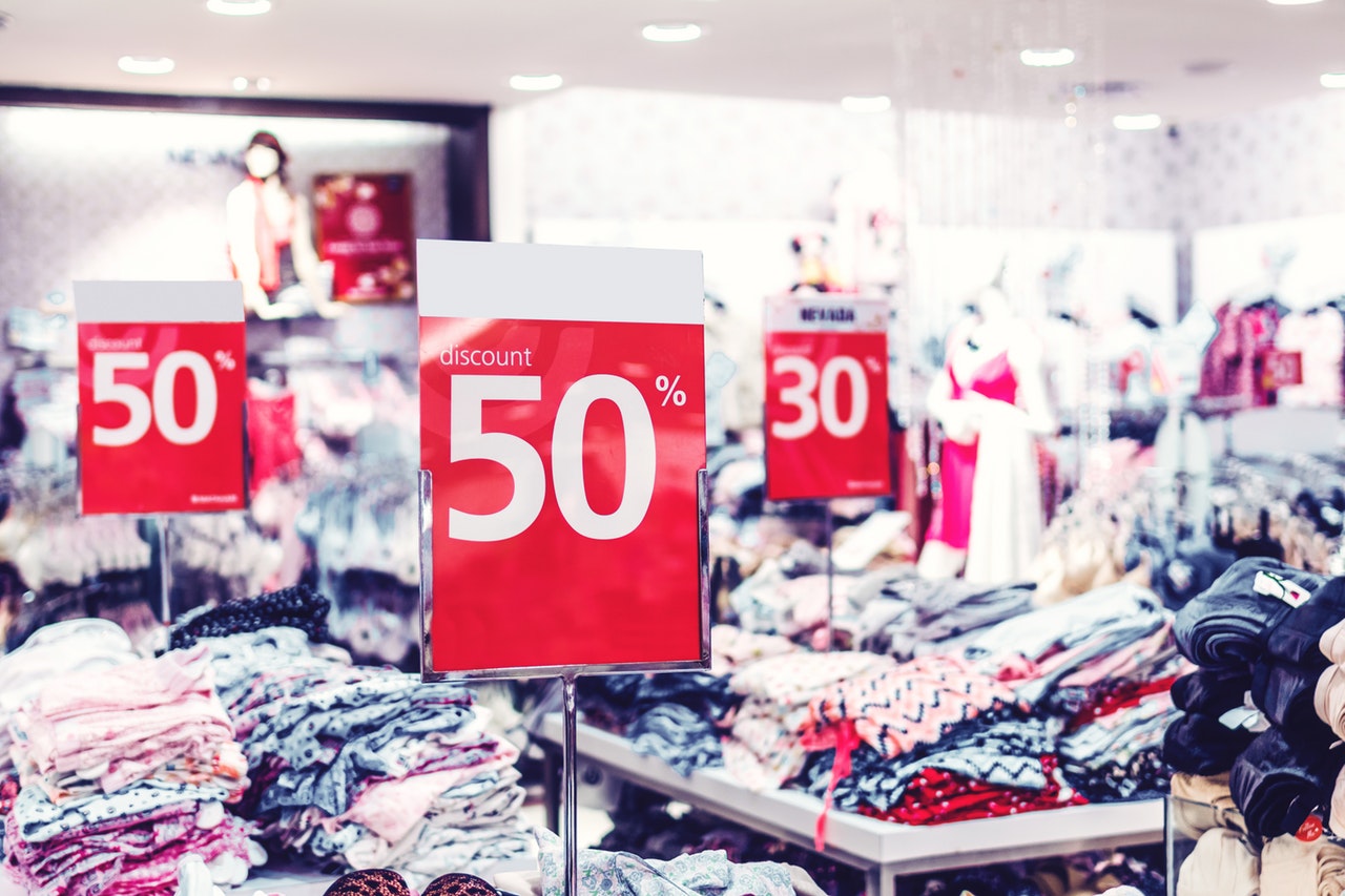 Les soldes d’hiver débutent lundi : « Il faut très rapidement permettre le shopping à 2 ! »   